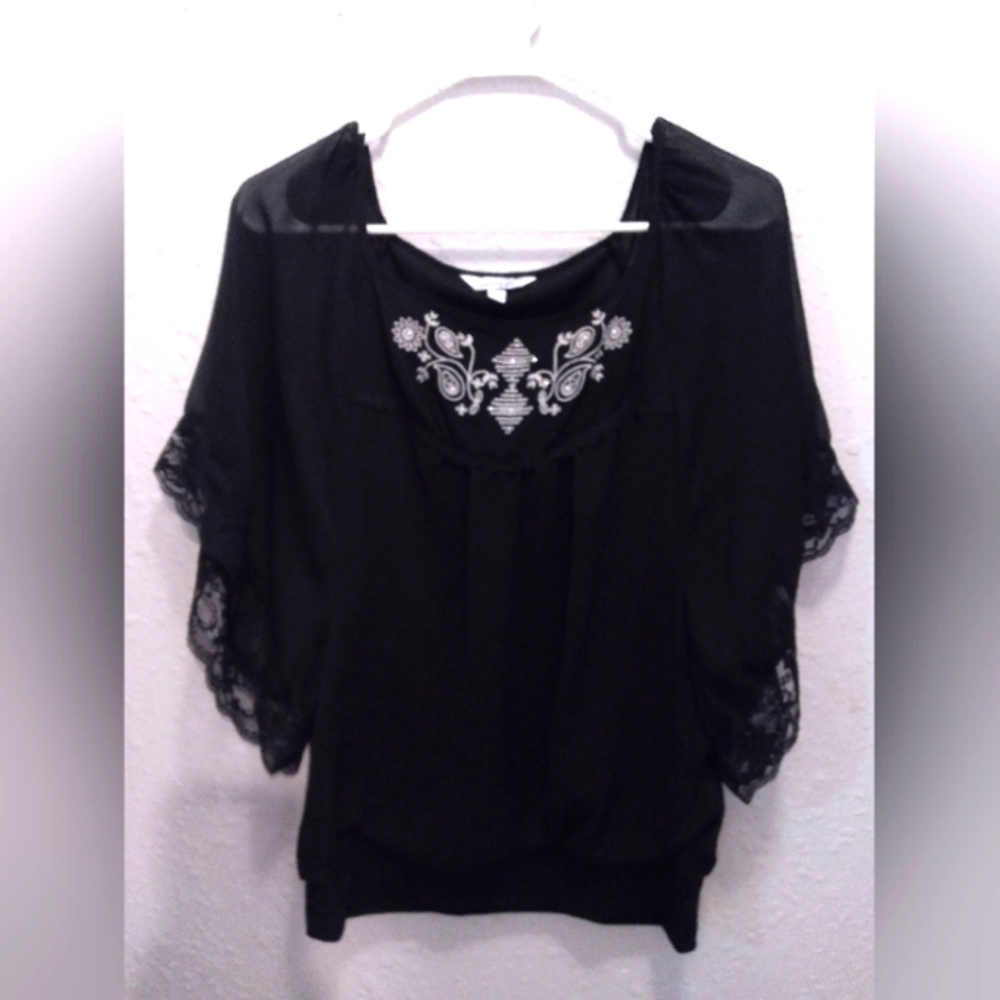 Speechless flowy batwing top